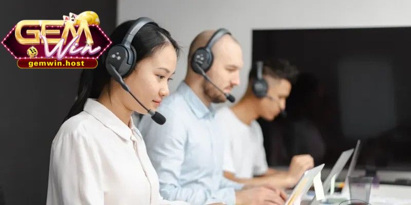 Liên hệ khách hàng để xử lý các sự cố nhanh chóng